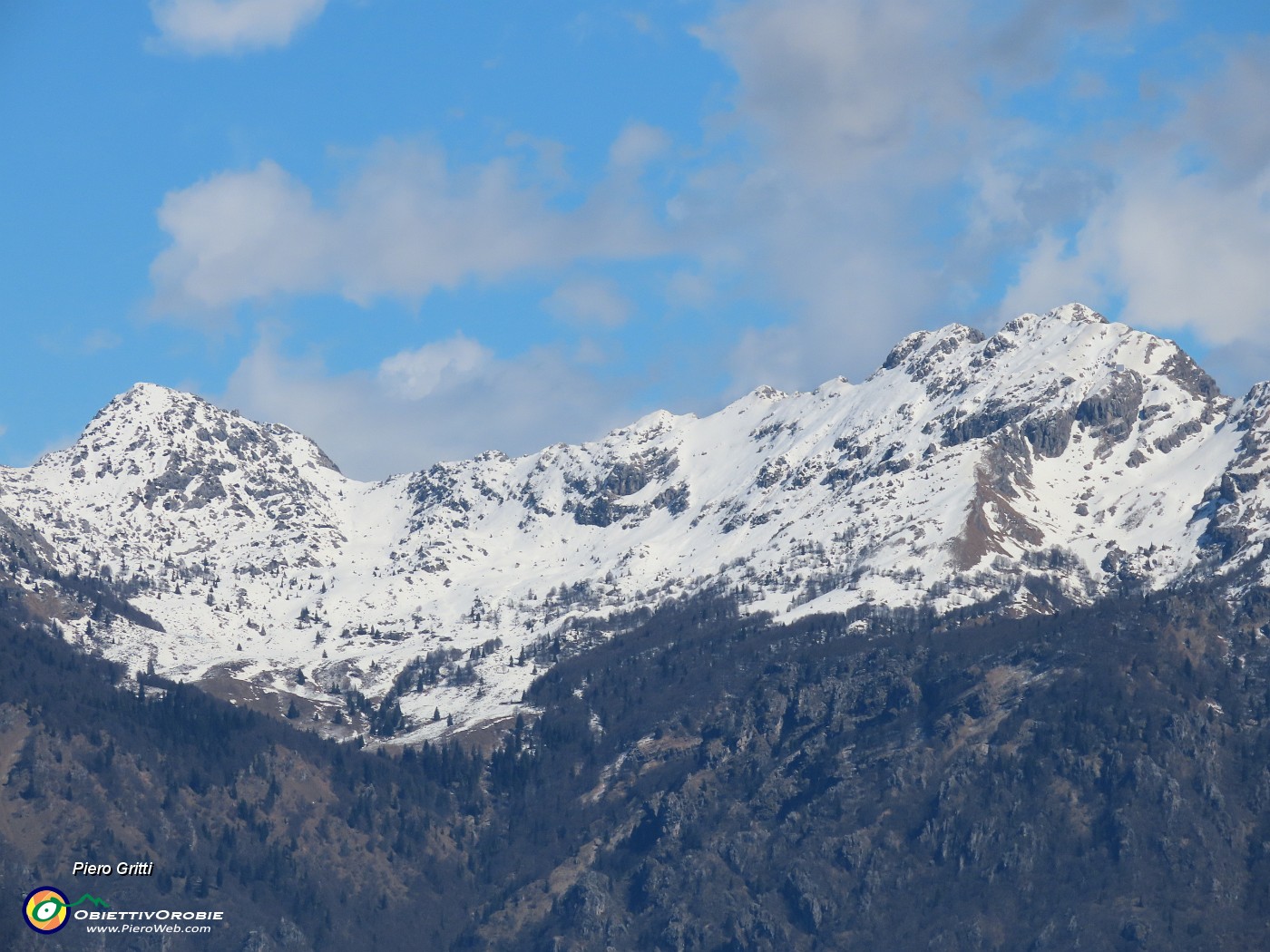50 Zoom sulle cime del Monte Alben  (2019 m).JPG